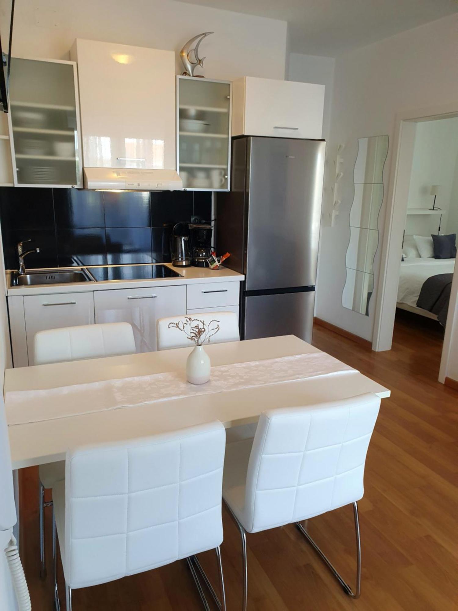 Apartments Marti Муртер Екстериор снимка